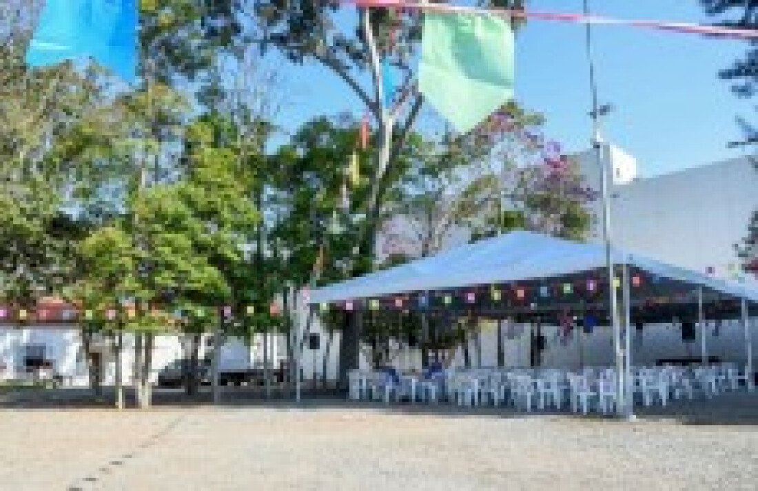 Voluntários organizam Festa Junina