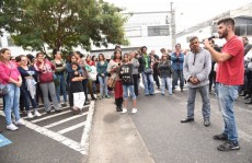 Com reajuste só do vale-refeição, servidores vão manter greve