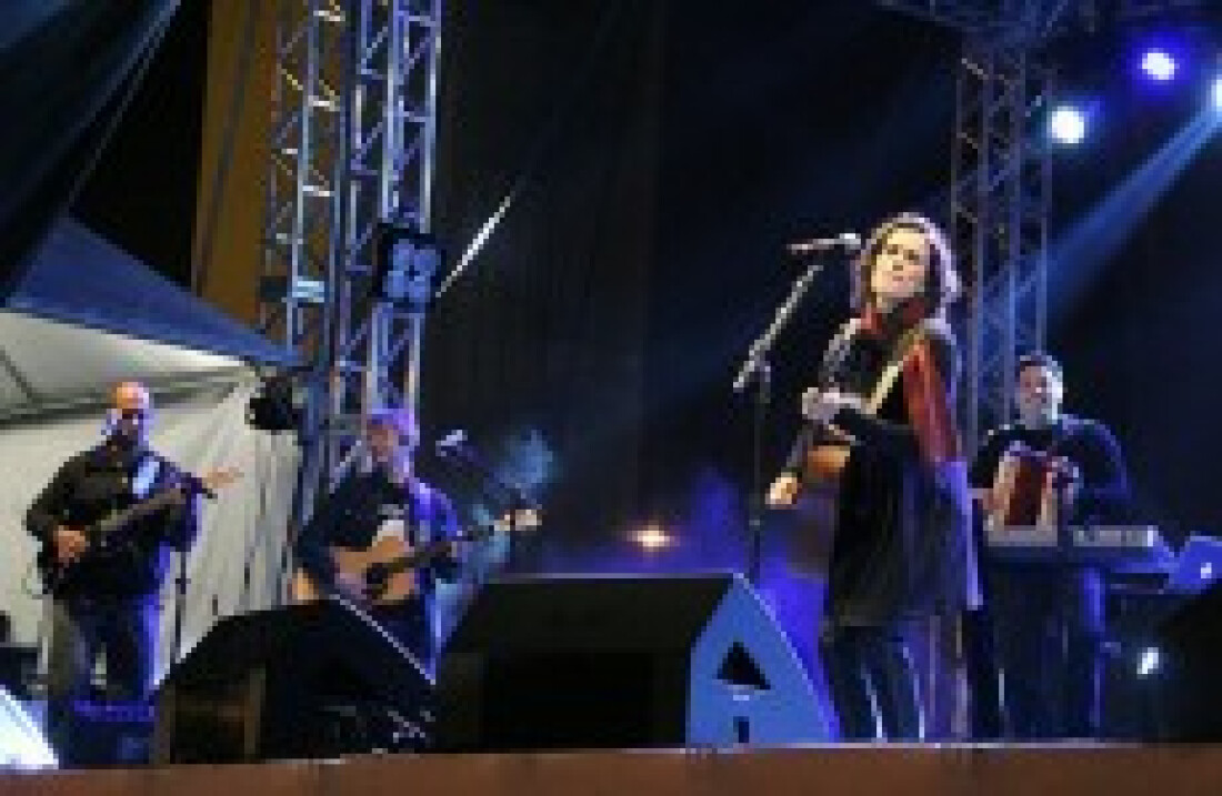 Zélia Duncan se apresenta em Mogi