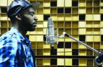 Larry Taylor concilia rotina entre o basquete e a paixão pela música