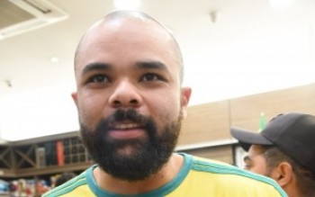 Torcedor sofre com vitória apertada da seleção de Tite