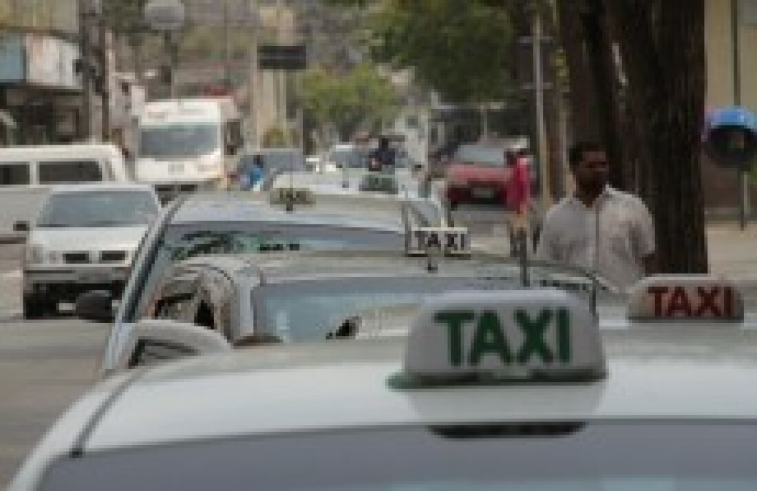 Vereador propõe concessão de estímulos a táxis adaptados