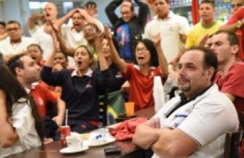 Lojas fecham as portas para ver o Brasil