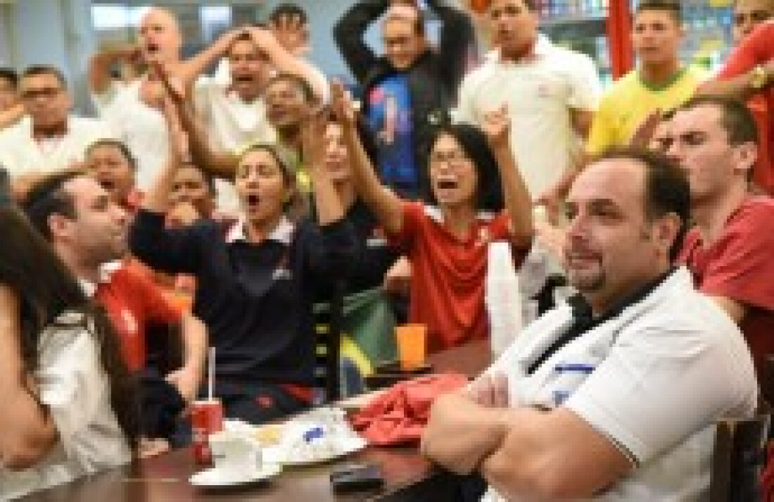 Lojas fecham as portas para ver o Brasil