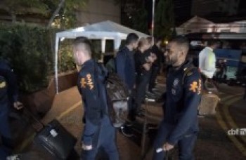 Seleção tem recepção fria na chegada a São Paulo