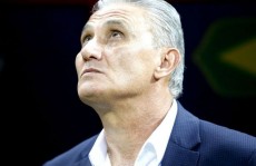 Técnico Tite avalia opções para substituir Neymar