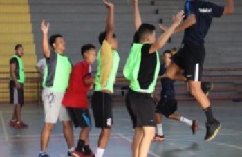 Itaquá oferece aulas gratuitas de handebol