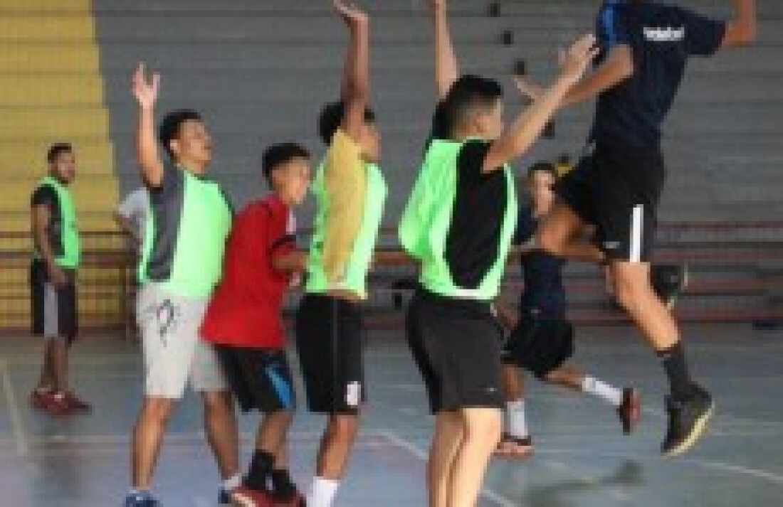 Itaquá oferece aulas gratuitas de handebol