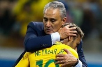 Em entrevista, Tite evita julgar Neymar