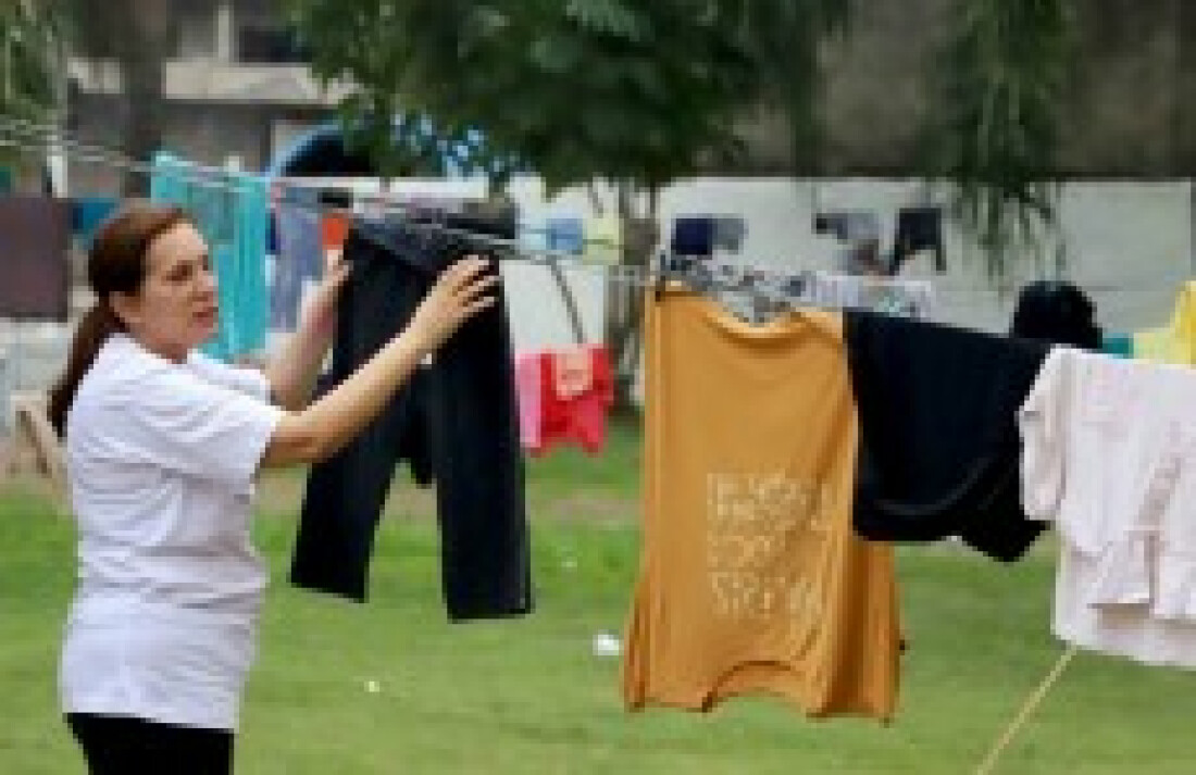 Mutirão Solidário lava peças de roupas doadas