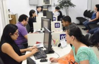 Em um ano, país ganha 480 mil vagas com carteira assinada
