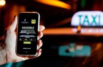 Empresa 99 entrega documento para regularização na cidade