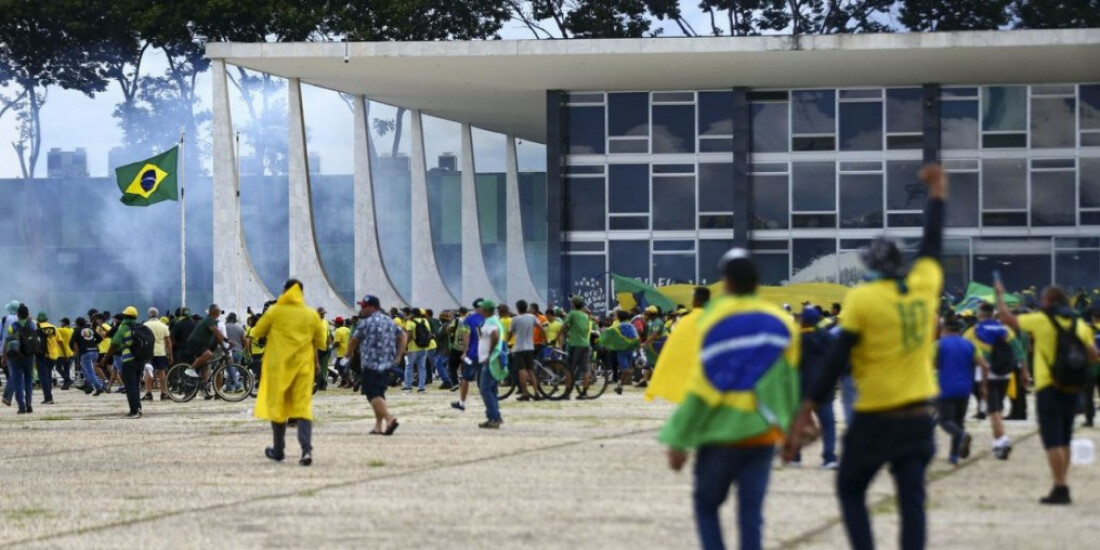 Imagens inéditas de câmeras de segurança mostram invasão do STF
