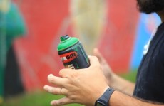 Muro de ginásio de esportes recebe nova pintura hoje