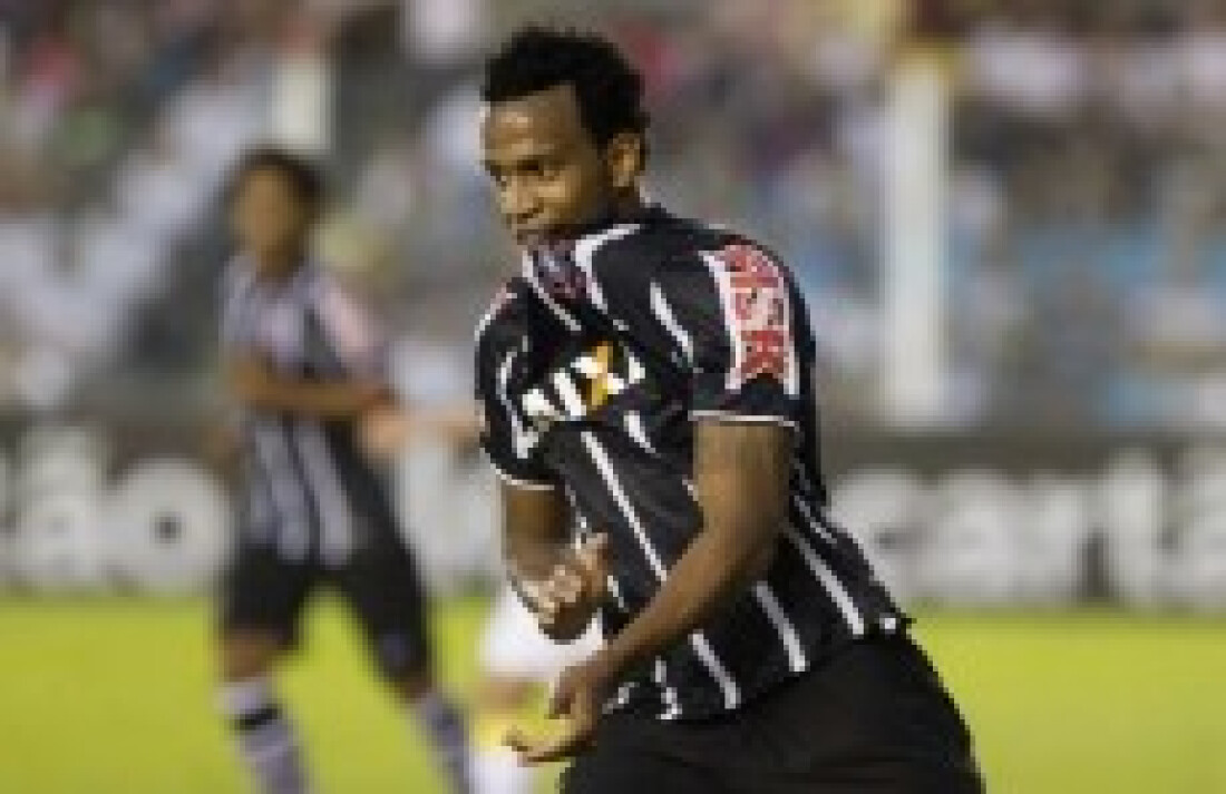 Zagueiro Gil pode retornar ao Timão após quatro anos