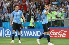 Uruguai bate Portugal e avança às quartas