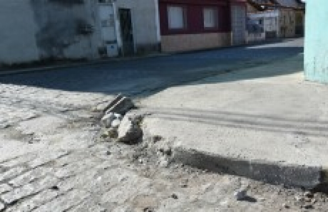 Caminhões danificam calçadas e geram reclamações em Mogi