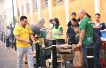 Torcedores festejam mais uma vitória da seleção no Mundial