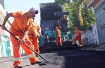 Começa o recapeamento de corredor no Jardim Revista