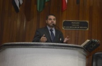 Câmara pede detalhes sobre corte do passe aos docentes