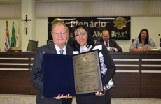 Câmara entrega Título de Cidadão para deputados