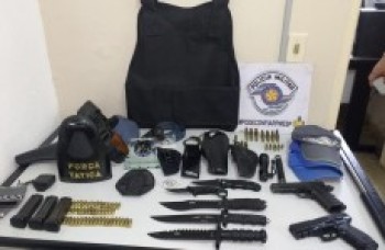 Homem é detido com itens da PM