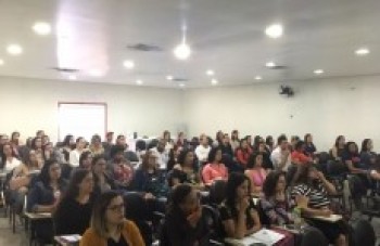 Professores contratados em concurso recebem formação