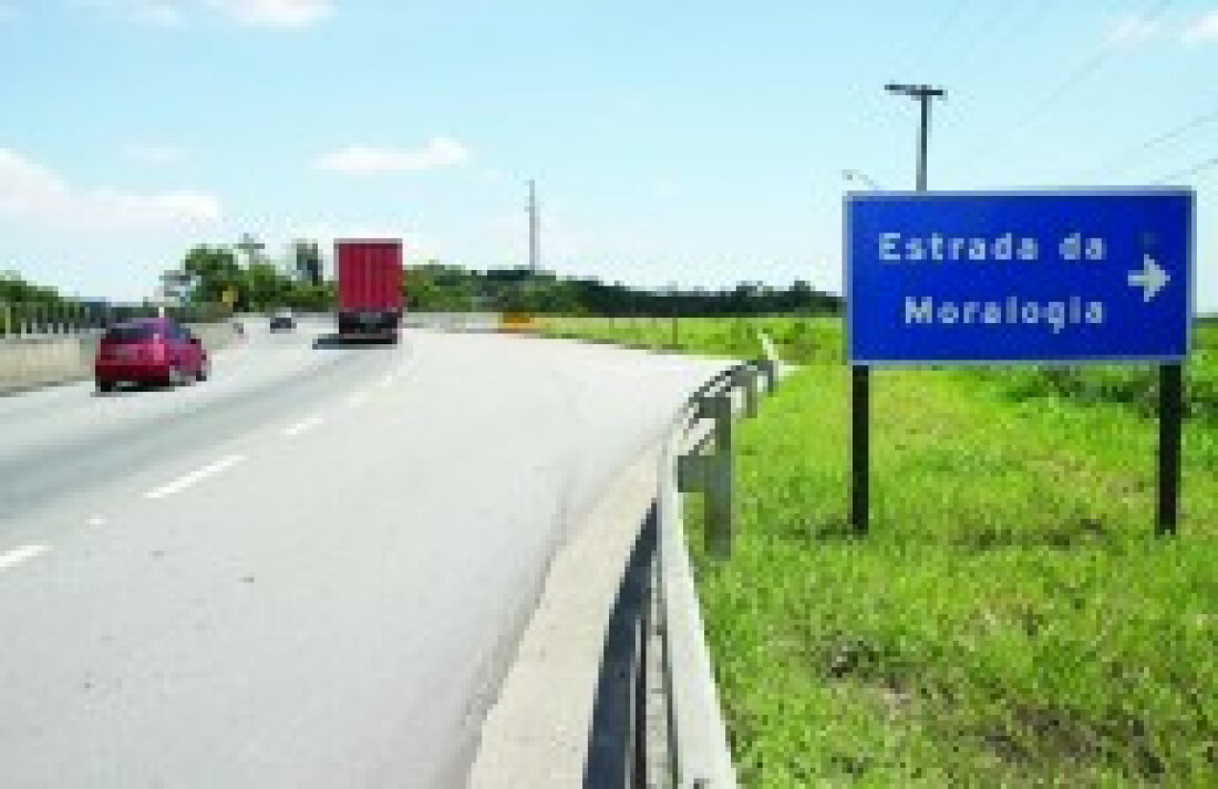Carteiro morre após colisão na Mogi-Dutra