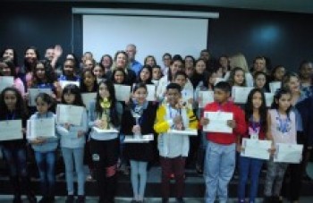 Educação entrega prêmios do 1º Concurso de Contos