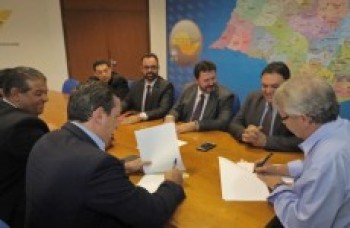 Melo assina convênio para pavimentação no Taboão