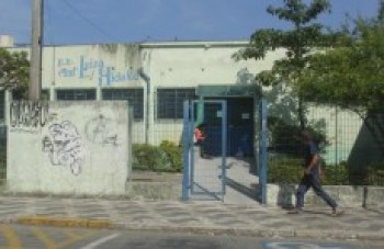 Aluno leva arma de brinquedo à escola