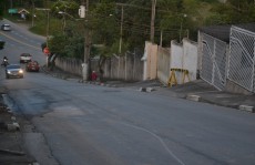 Trator atropela homem em rua de Salesópolis