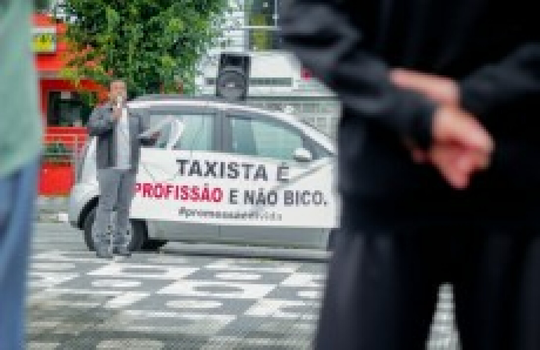 Motoristas que oferecem serviço à 99 serão multados
