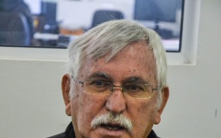 Taxistas voltam a protestar contra empresas Uber e 99