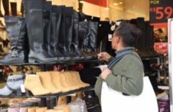 Com o Brasil fora do Mundial, lojistas apostam no inverno