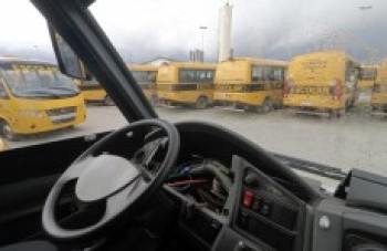 Vândalos danificam 22 ônibus escolares