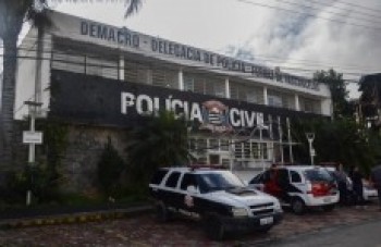 Estudante posta vídeo comameaças a colegas de escola