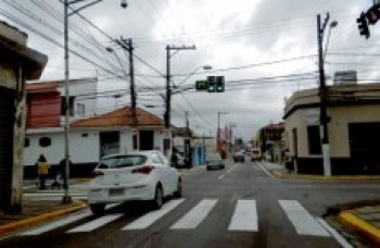 Sinalização de solo é revitalizada em ruas e avenidas do município