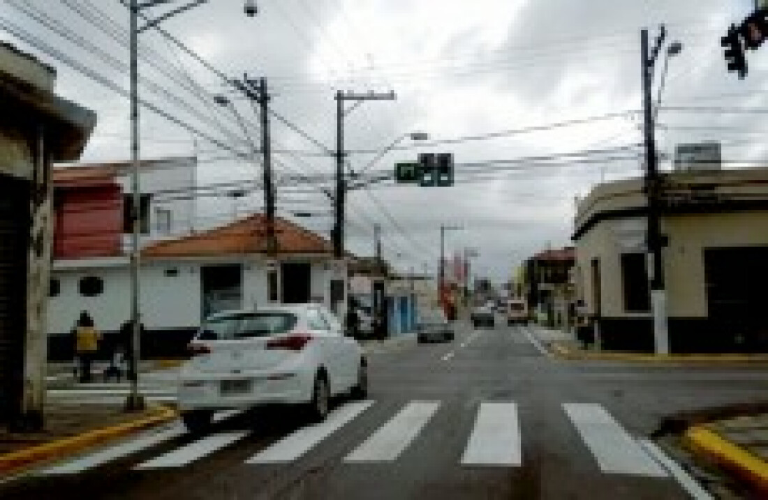 Sinalização de solo é revitalizada em ruas e avenidas do município
