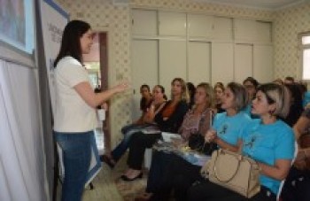 Secretaria recebe palestra e debate que aborda o autismo