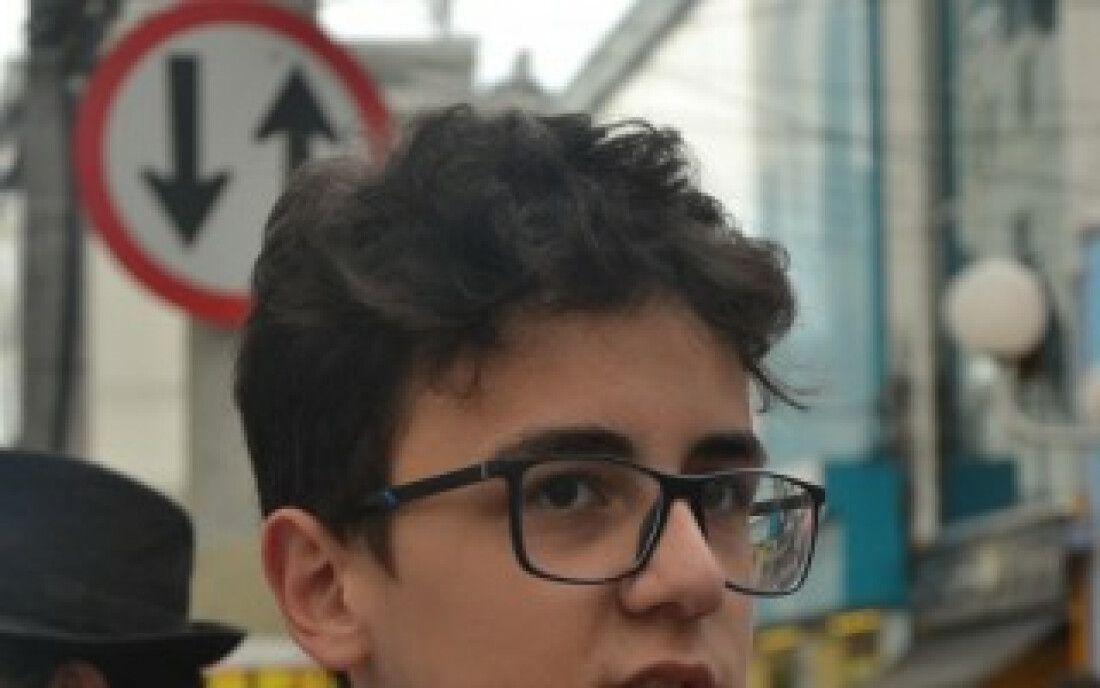 Protesto a favor da Educação paralisa 23 escolas em Mogi