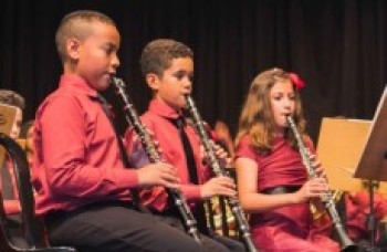 Banda infantil toca temas de novelas