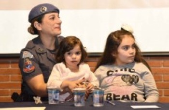 Agora como deputada federal, Katia Sastre relembra ato de 'mãe policial' após um ano