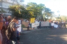 Moradores de Jundiapeba protestam na prefeitura