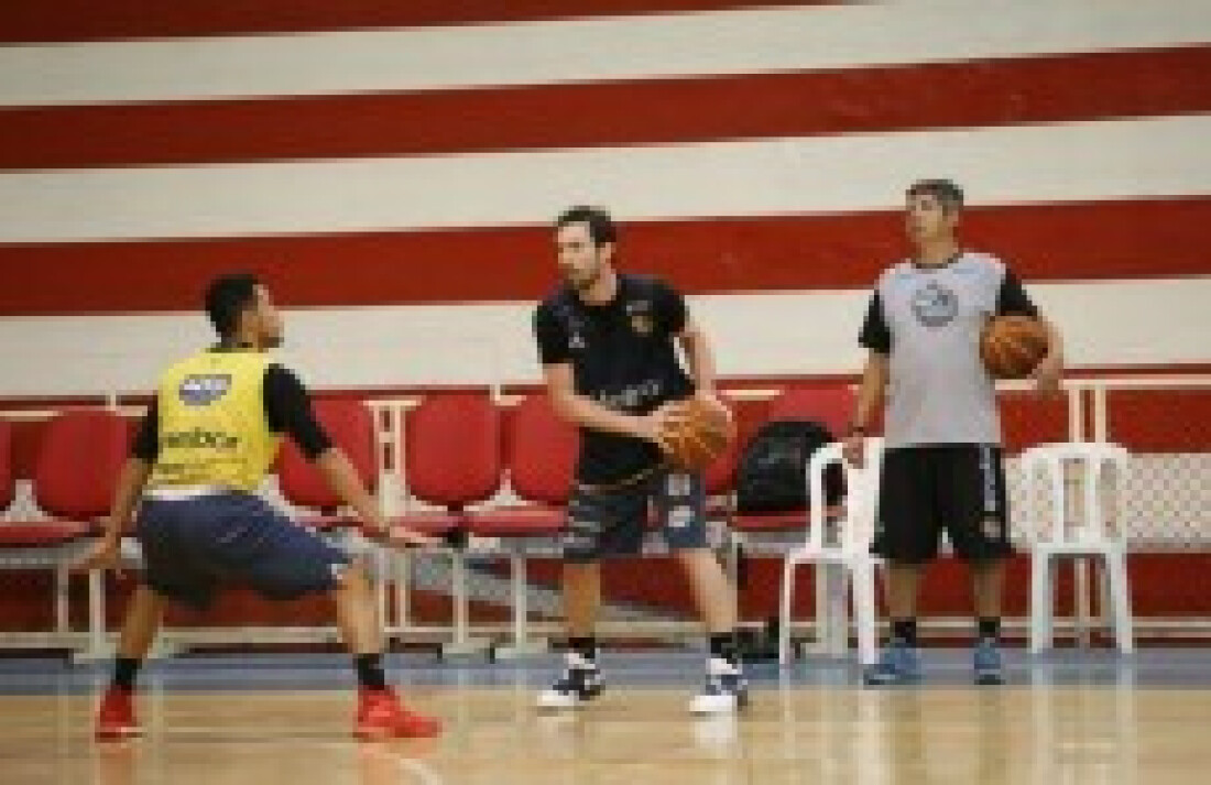 Mogi/Helbor faz partida amistosa contra o Pinheiros em São Paulo