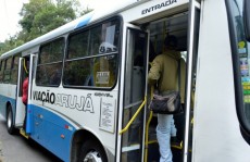 Motoristas fazem greve e ônibus param em Arujá