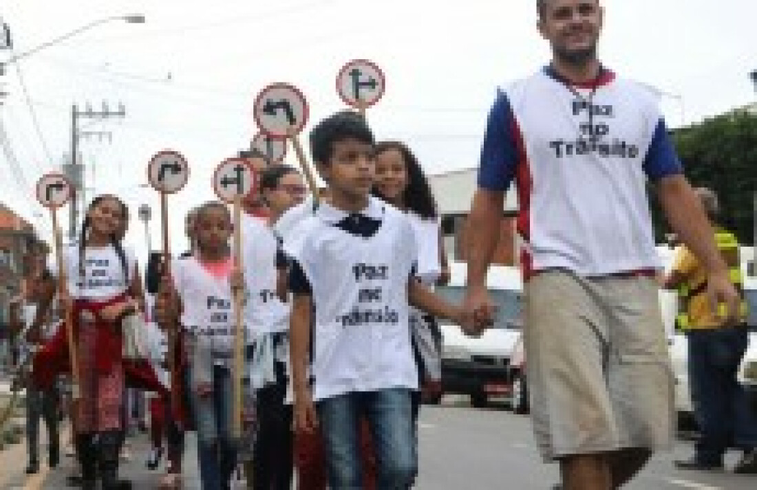 'Maio Amarelo' promove blitz educativa na Vila São Carlos