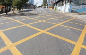 Suzano conclui restauração de via