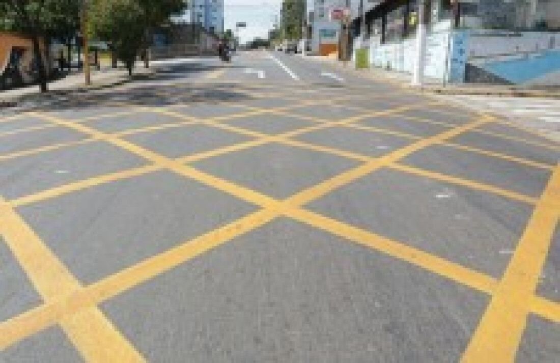 Suzano conclui restauração de via