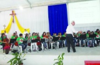 Maestro Lázaro José de Oliveira comanda projeto musical em Ferraz